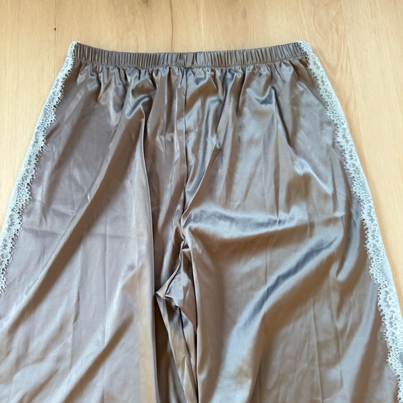 NWT! Savage X Fenty‎ Lounge Pants M Gray Lace Trim Wide Leg Elastic Waist Soft - Picture 8 of 14